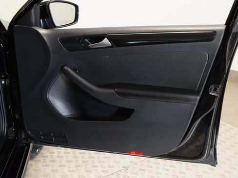 Used 2018 Volkswagen Jetta Sport FWD image 32