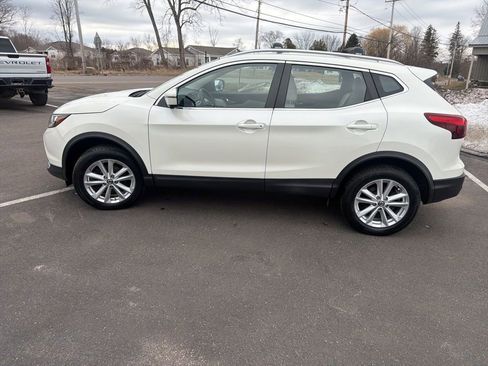 Used 2019 Nissan Rogue Sport SV w/ Technology Package image 4