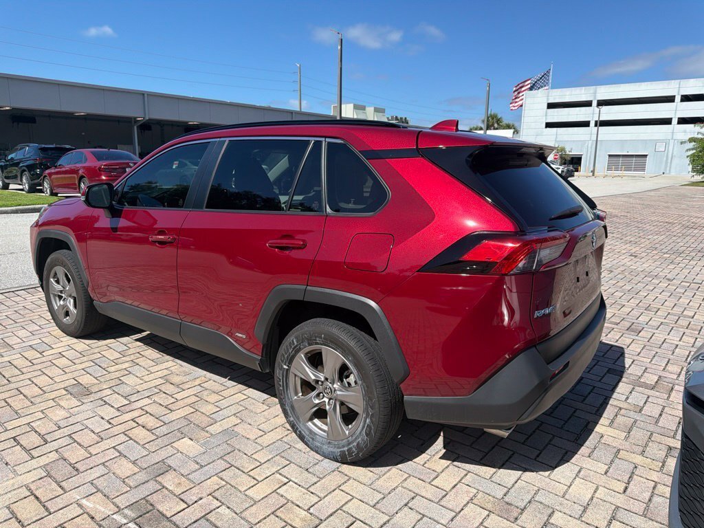 Used 2025 Toyota RAV4 XLE AWD/4WD image 4