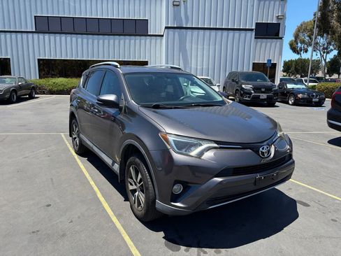 Used 2016 Toyota RAV4 XLE FWD image 2