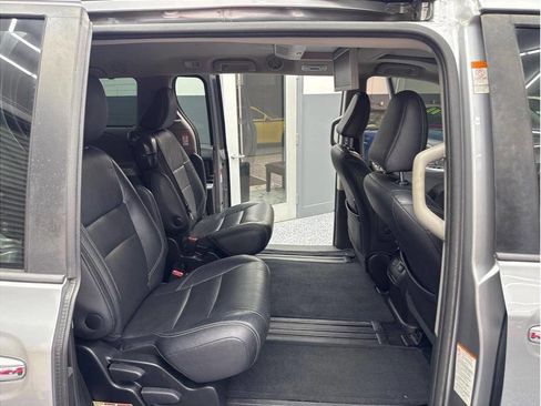Used 2017 Toyota Sienna SE Premium image 25
