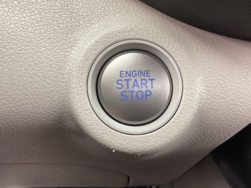Used 2024 Hyundai Venue SEL FWD image 27