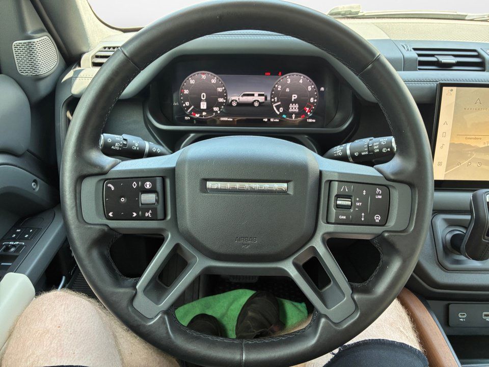 Used 2024 Land Rover Defender 130 X-Dynamic SE AWD/4WD image 10