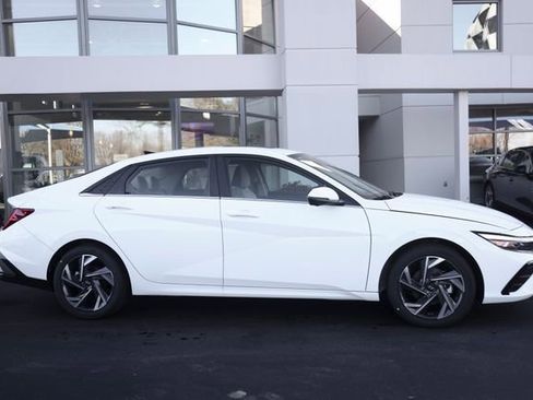 New 2025 Hyundai Elantra Limited w/ Cargo Package image 2