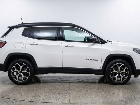 Used 2025 Jeep Compass Limited AWD/4WD image 11