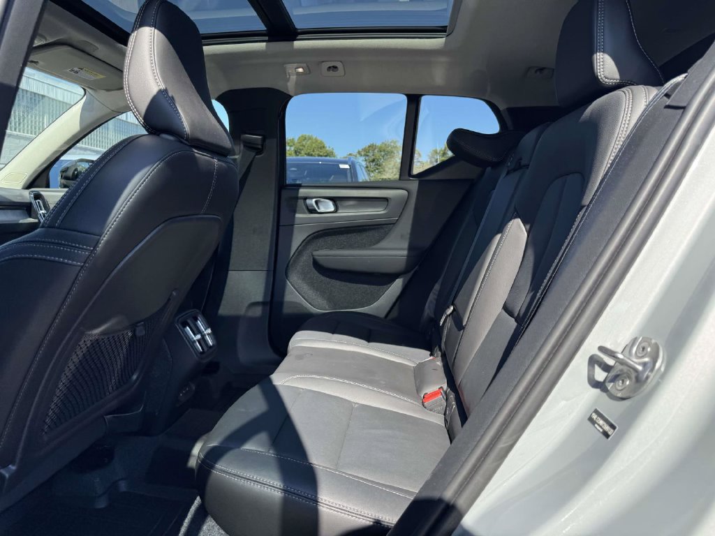 Used 2026 Volvo XC40 B5 Ultra w/ Climate Package AWD/4WD image 9