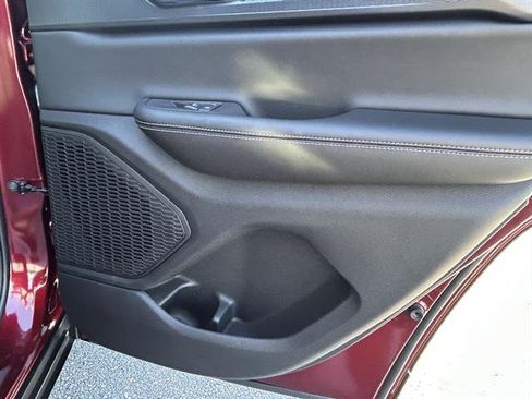 New 2025 Jeep Grand Cherokee Altitude image 20