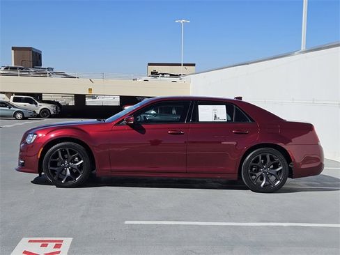 Used 2023 Chrysler 300 Touring L w/ Popular Equipment Group image 4