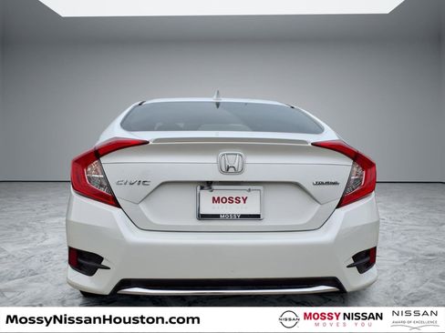 Used 2019 Honda Civic Touring image 6