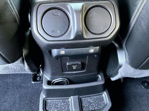 Used 2021 Jeep Wrangler Unlimited Sahara AWD/4WD image 16