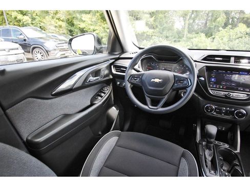 Used 2023 Chevrolet TrailBlazer LT w/ Convenience Package FWD image 6