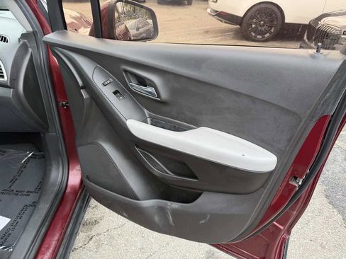 Used 2017 Chevrolet Trax LS image 15