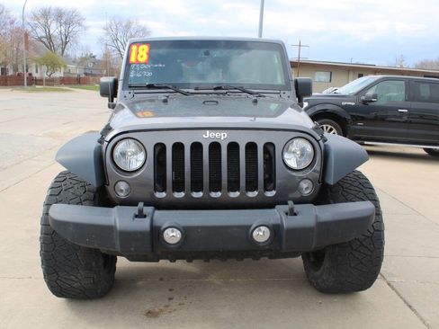 Used 2018 Jeep Wrangler Unlimited Sport S AWD/4WD image 4