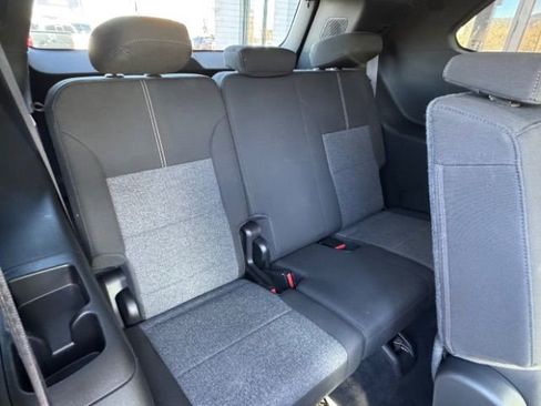 Used 2025 GMC Acadia Elevation image 12