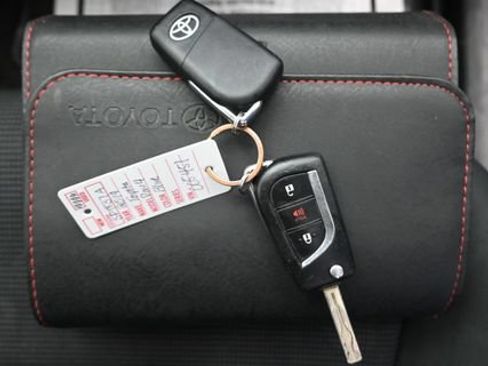 Used 2019 Toyota RAV4 LE w/ All Weather Liner Package AWD/4WD image 9