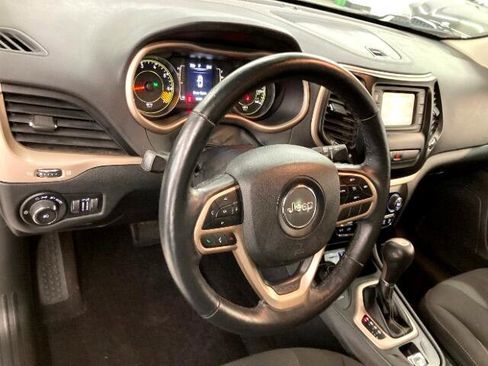Used 2017 Jeep Cherokee Latitude w/ Cold Weather Group image 7