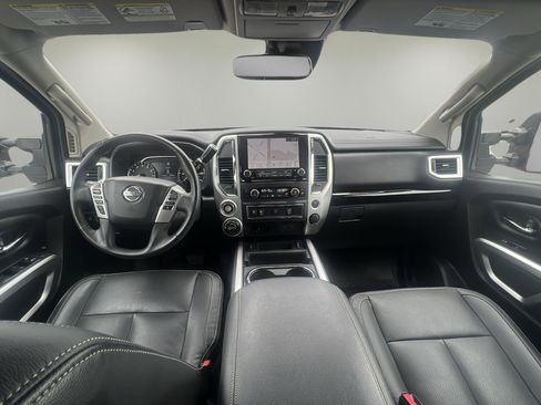 Used 2021 Nissan Titan SV w/ SV Convenience Package image 9