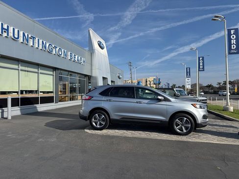 Used 2024 Ford Edge SEL w/ Convenience Package image 3