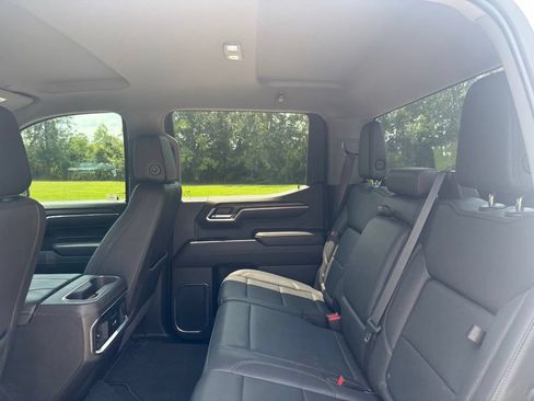 Used 2024 GMC Sierra 1500 SLT w/ SLT Premium Package AWD/4WD image 16