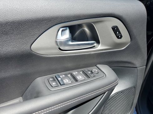 New 2024 Chrysler Pacifica Limited w/ S Appearance Package image 10