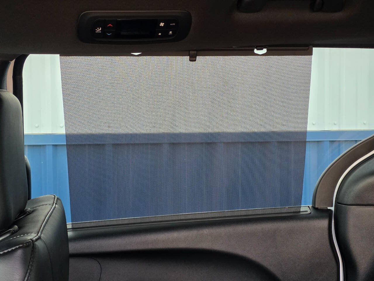 Used 2025 Chrysler Pacifica Select FWD image 24