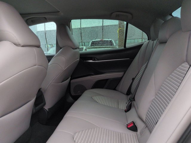 Used 2019 Toyota Camry SE FWD image 13