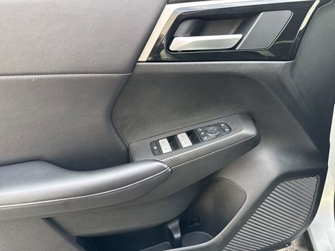 Used 2024 Mitsubishi Outlander SE Black Edition image 20