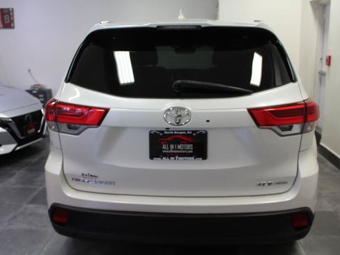 Used 2019 Toyota Highlander XLE AWD/4WD image 5