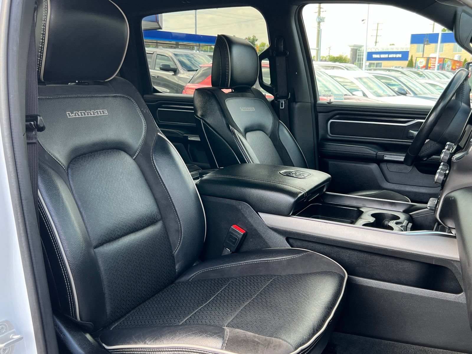 Used 2024 RAM 1500 Laramie AWD/4WD image 9