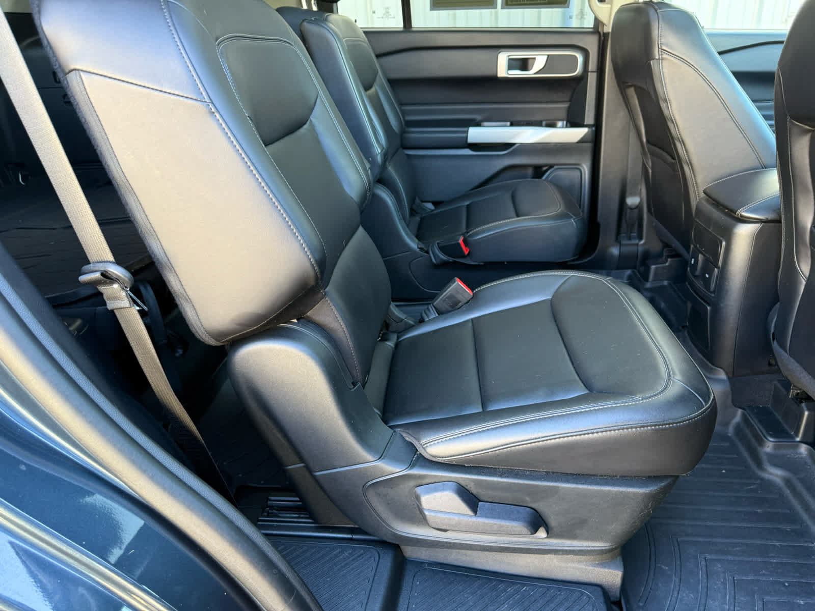 Used 2023 Ford Explorer XLT w/ Equipment Group 202A AWD/4WD image 7