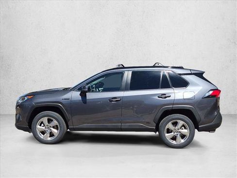 Used 2021 Toyota RAV4 XLE Premium AWD/4WD image 9