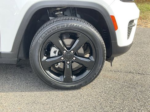 Used 2023 Jeep Grand Cherokee Altitude image 22