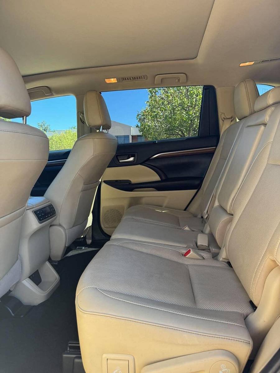 Used 2019 Toyota Highlander Limited Platinum FWD image 12