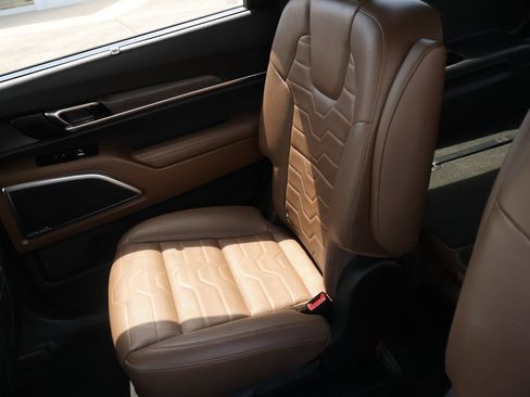 Certified 2022 Kia Telluride SX w/ SX Prestige Package AWD/4WD image 16