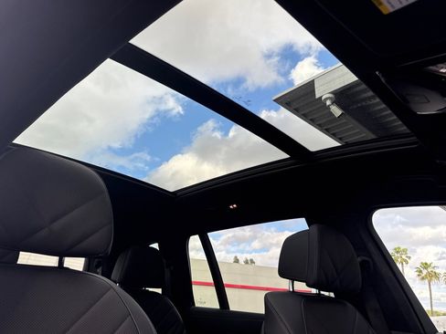 Used 2024 BMW X7 xDrive40i w/ M Sport Package image 17