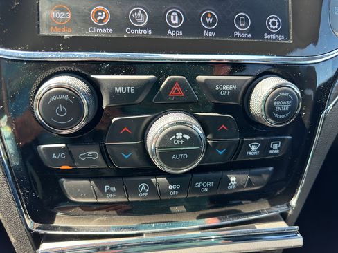 Used 2022 Jeep Grand Cherokee Limited image 22