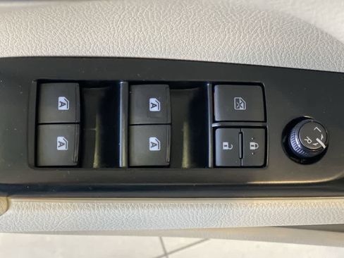 Used 2020 Toyota Camry LE w/ Carpet Mat Package FWD image 16
