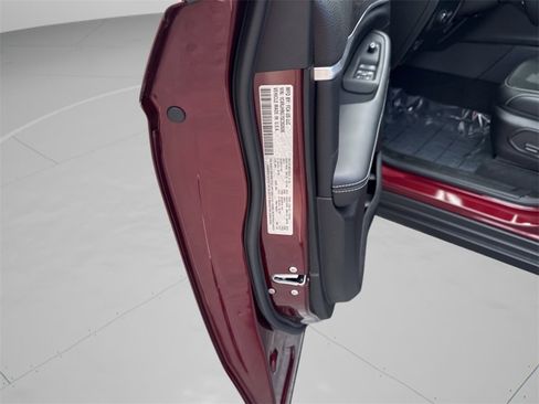 Used 2025 Jeep Grand Cherokee Limited w/ Trailer Tow Package image 22