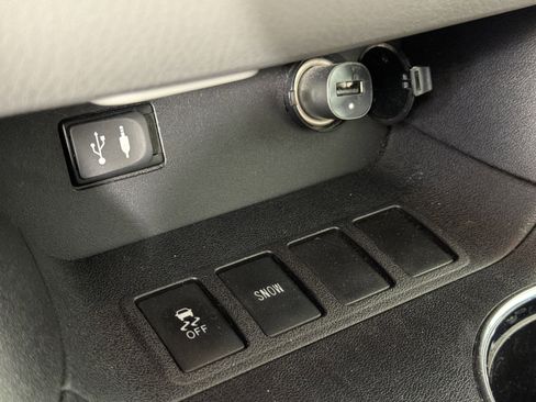 Used 2015 Toyota Highlander Limited w/ Driver Technology Package FWD image 21