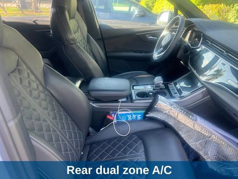Used 2025 Audi SQ7 Prestige AWD/4WD image 9