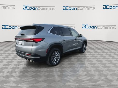 Used 2025 Buick Enclave Preferred AWD/4WD image 8
