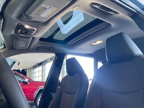 Certified 2026 Toyota Corolla Cross XLE image 33