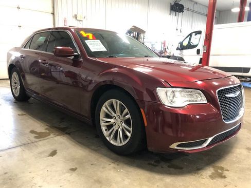 Used 2017 Chrysler 300 Limited image 5