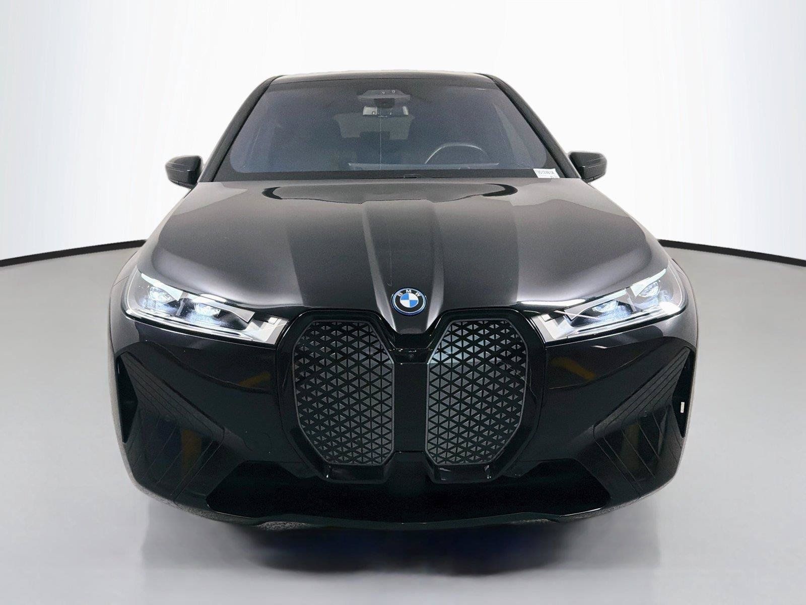 Used 2024 BMW iX xDrive50 w/ Sport Package AWD/4WD image 2