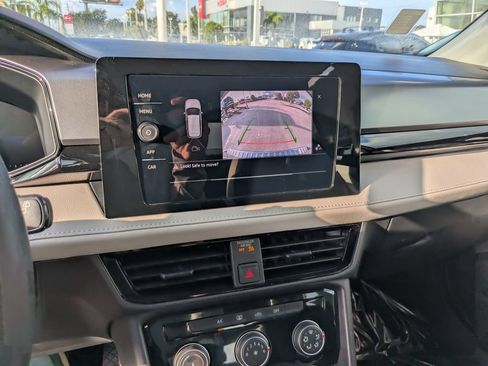 Certified 2025 Volkswagen Taos S FWD image 19