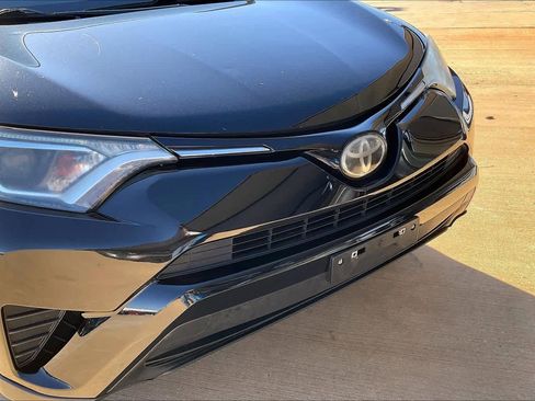 Used 2017 Toyota RAV4 LE image 28