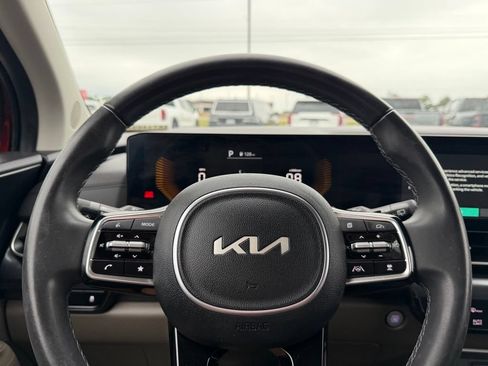 Certified 2025 Kia Carnival FWD image 11
