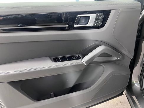 Certified 2023 Porsche Cayenne AWD/4WD image 30