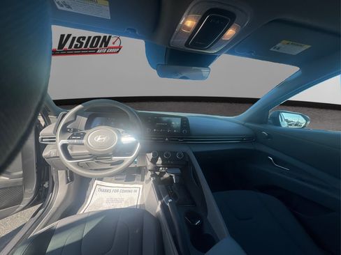 Certified 2025 Hyundai Elantra SE image 17