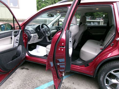 Used 2016 Subaru Forester 2.5i Touring w/ Eyesight & Navigation System image 14